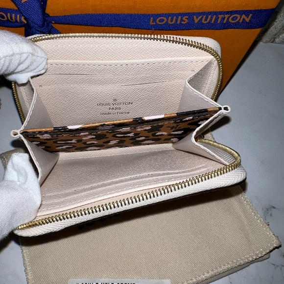 Louis Vuitton Wild At Heart Cream Black Logo Monogram Zippy Wallet - Picture 9 of 12